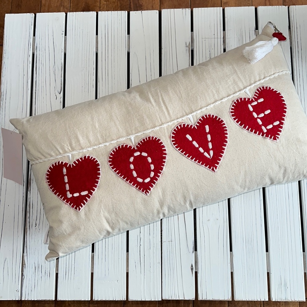 Cupcakes & Cashmere Valentines Throw Pillow